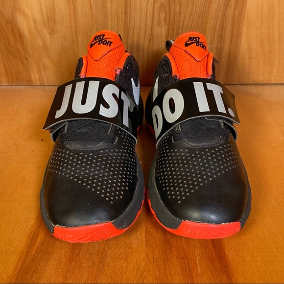 Womens 5.5 Youth 4 Nike Team Hustle D8 JDI Black Reflect Crimson SEF1359 - Picture 2 of 9